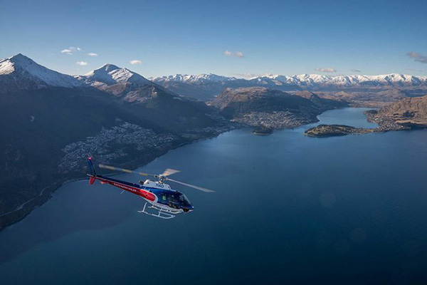 Scenic flight above Lake Wakatipu - Queenstown