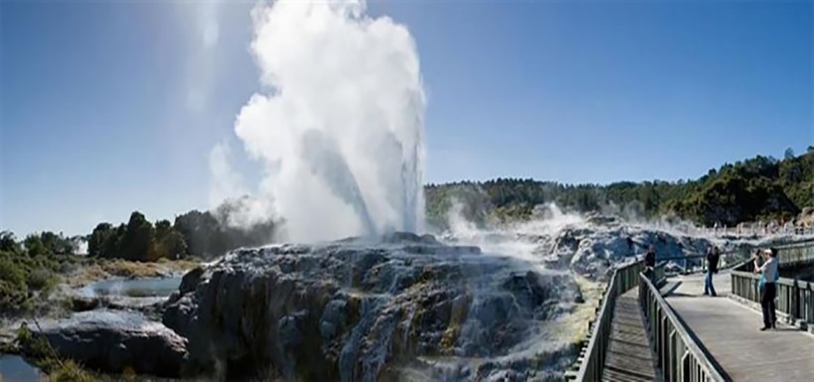 Waitomo and Rorotrua Deluxe Day Tour